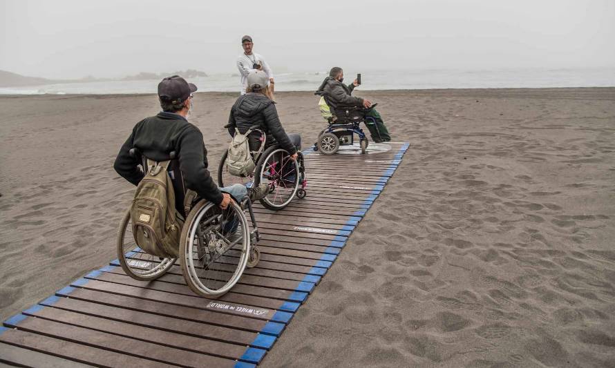 “Hacer Chile Accesible” trabajó con plástico reciclado para dar acceso universal a la playa